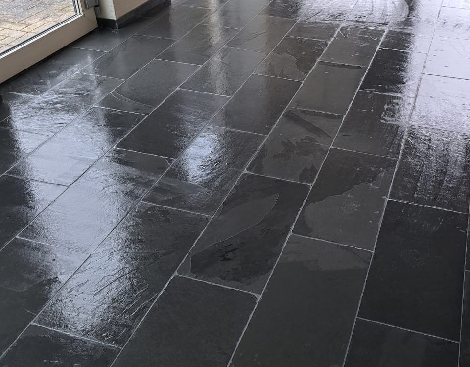 Cementvoegen uitgeslepen en vervangen door epoxyvoeg